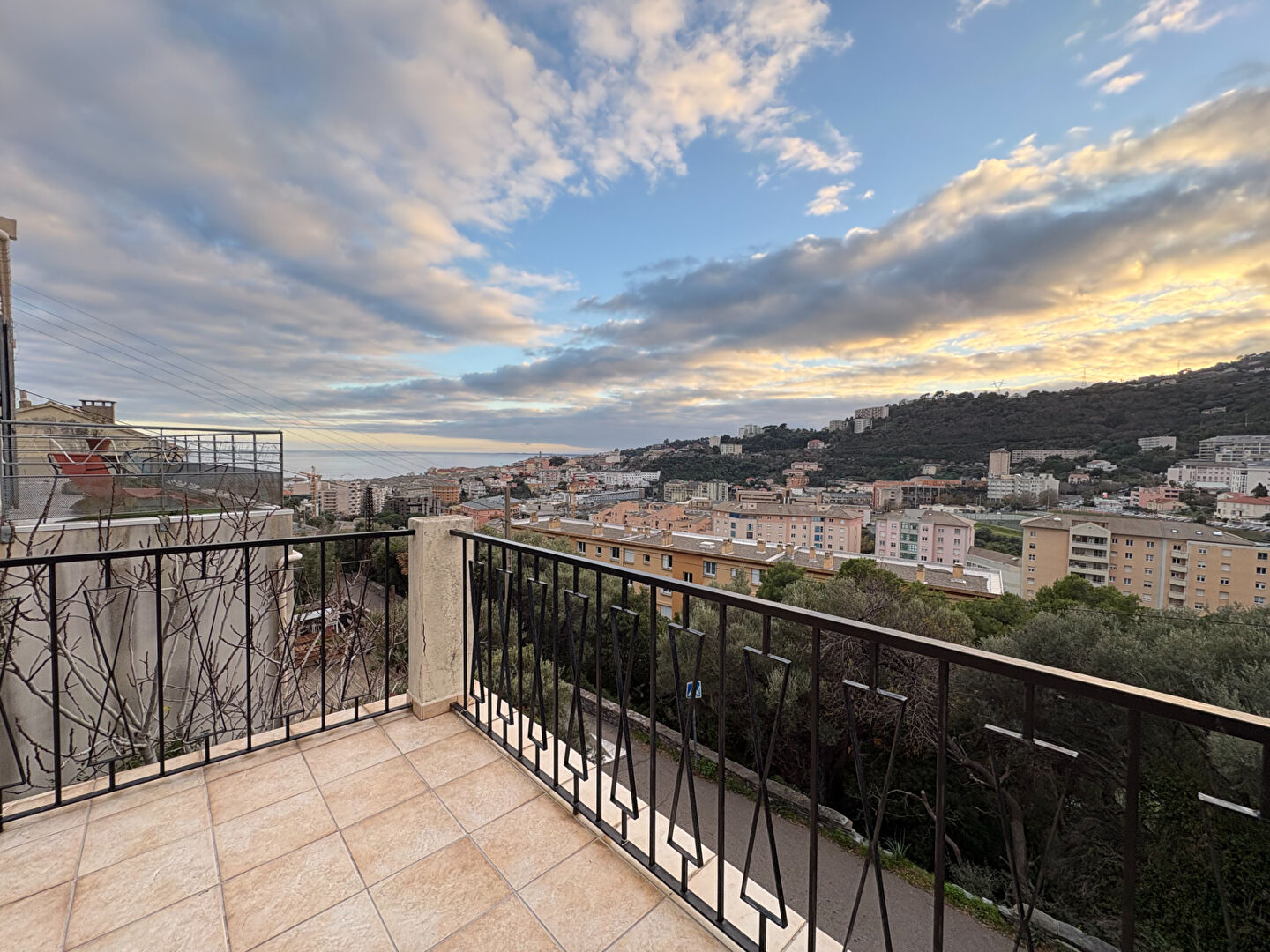 Photo Hauteurs Bastia- T4 meublé - Vue mer image 2/6