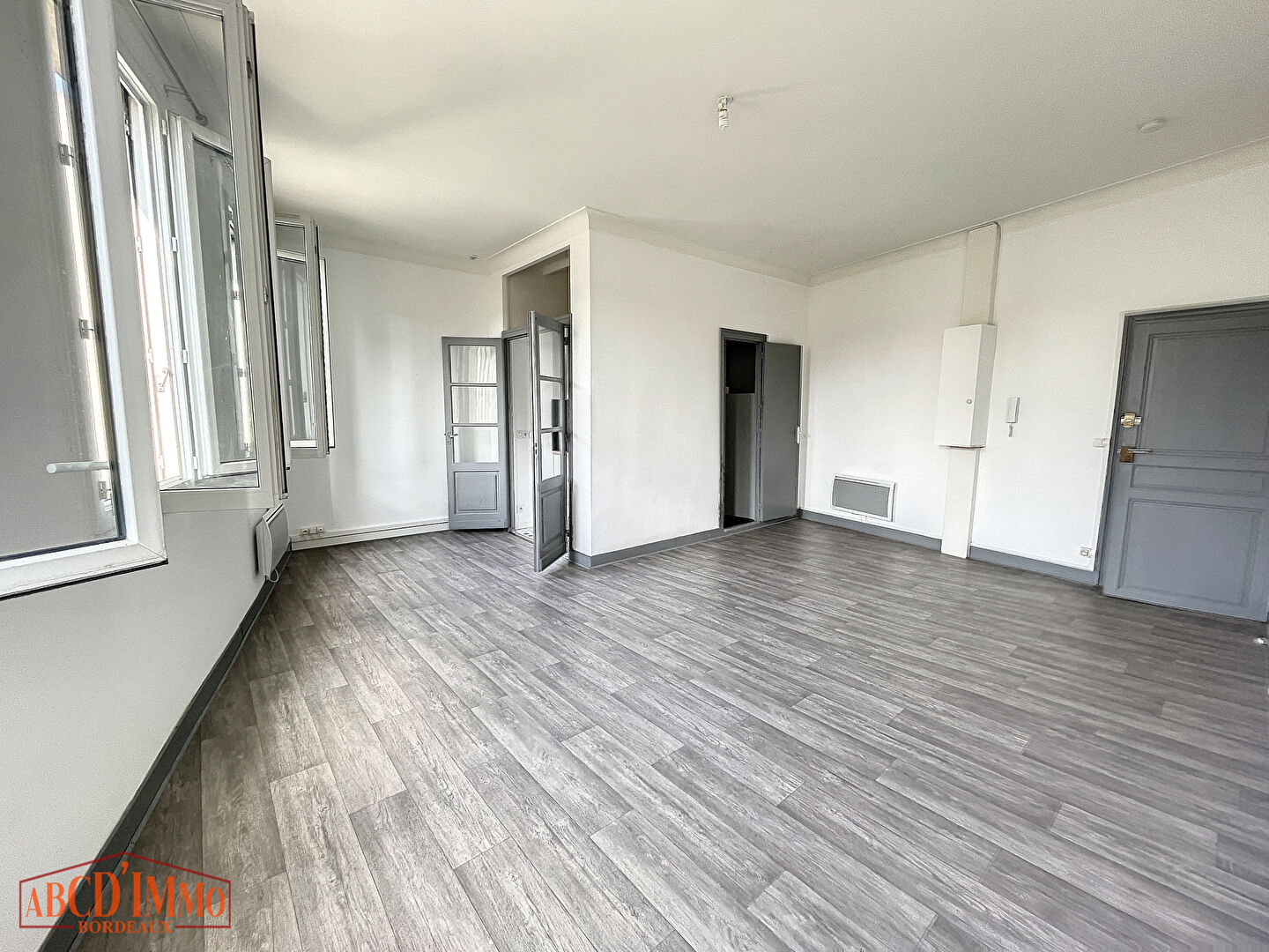 Photo Cours de la Marne Immeuble en pierre 220 m2 Bordeaux image 3/4