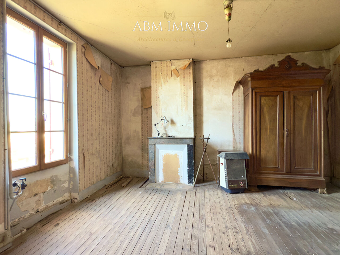 MAISON EN PIERRE A RENOVER - FORT POTENTIEL
