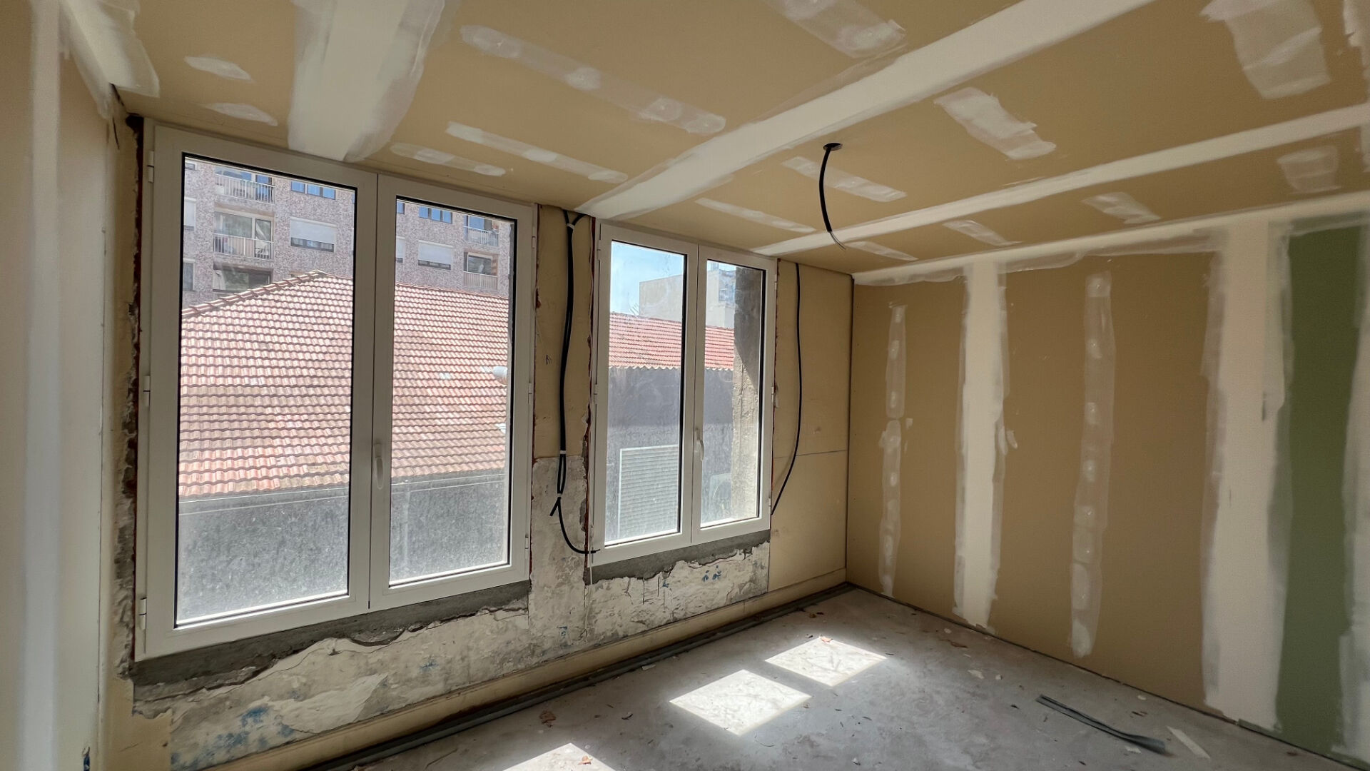 Photo PLACE VILLEBOEUF - Plateau à aménager en F3 image 2/6