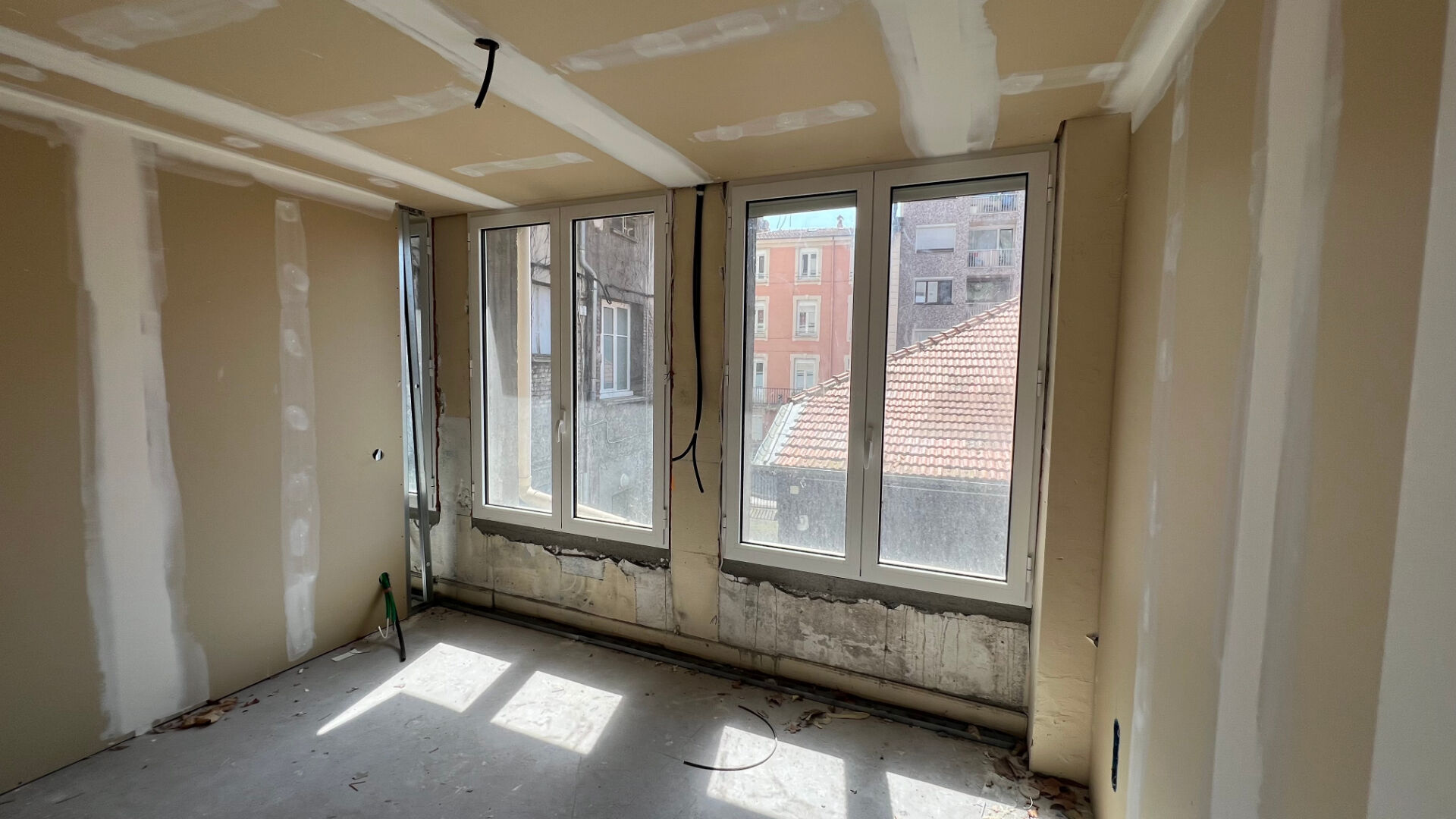 Photo PLACE VILLEBOEUF - Plateau à aménager en F3 image 3/6