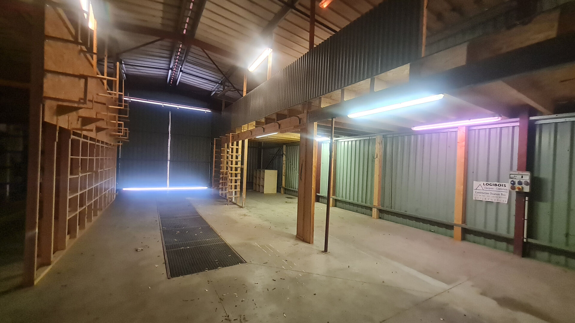 Photo Local commercial Lamothe Montravel 1330 m2 image 4/6