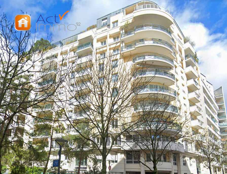 COURBEVOIE - STUDIO A LA LOCATION