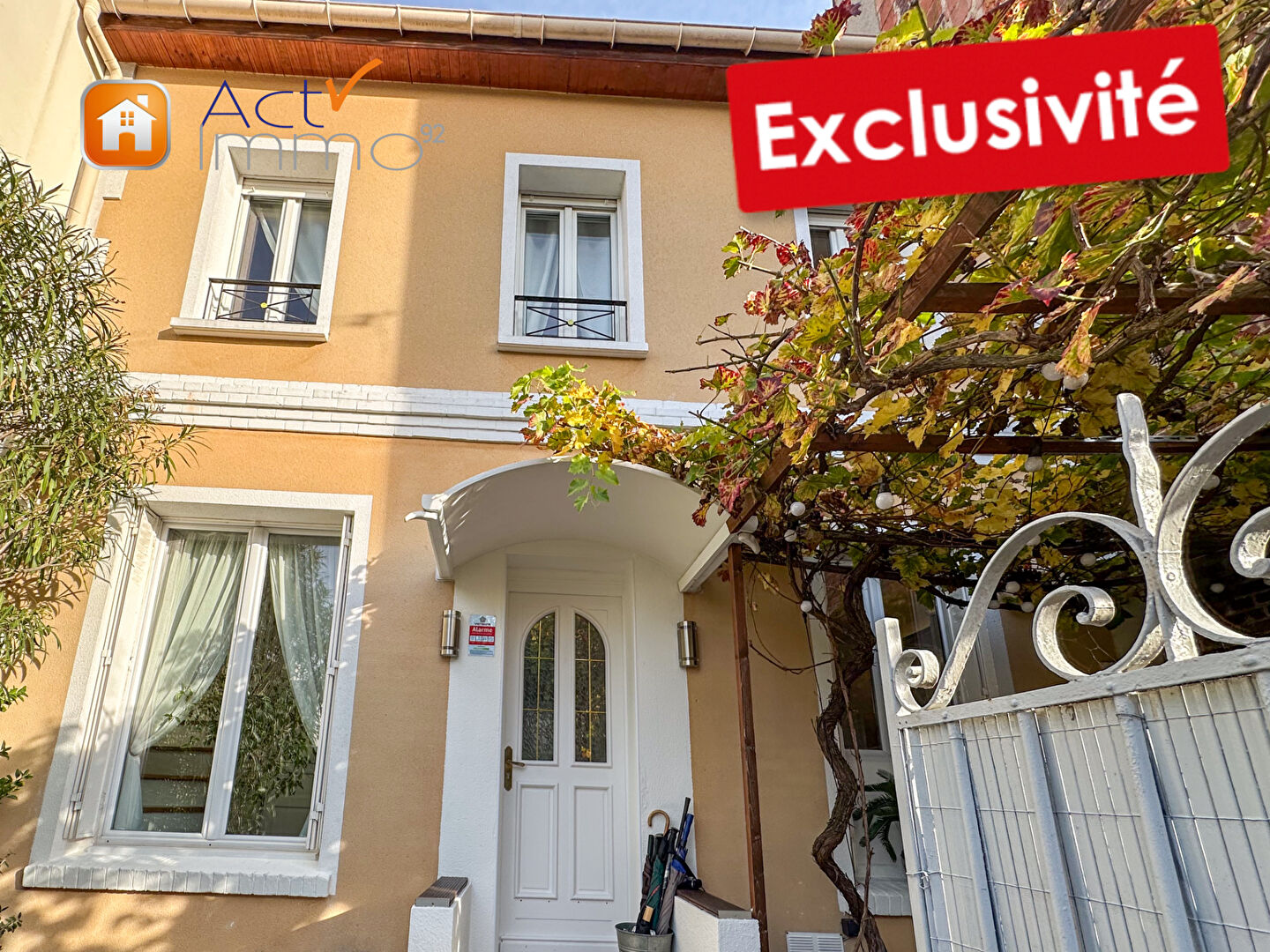 Photo Maison Colombes 6 pièce(s) 104 m2 image 1/6