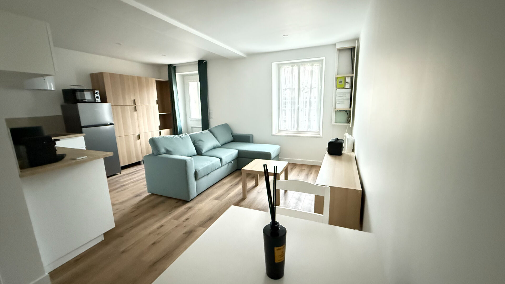 LOCATION STUDIO MEUBLEE