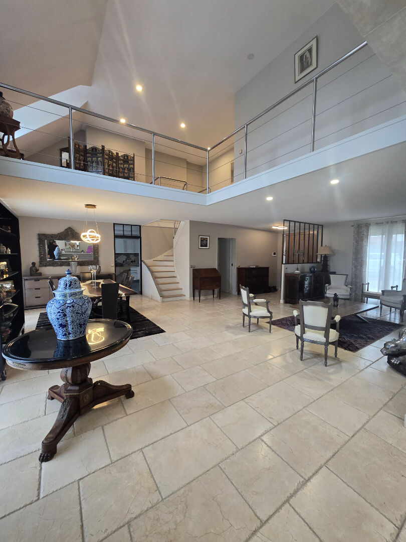 Photo Maison d'exception 9 pièce(s) 313 m2 image 1/6