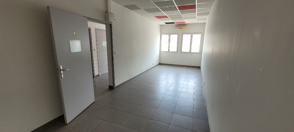 Photo BUREAU Gignac la nerthe - 17 m2 - B2 image 3/4