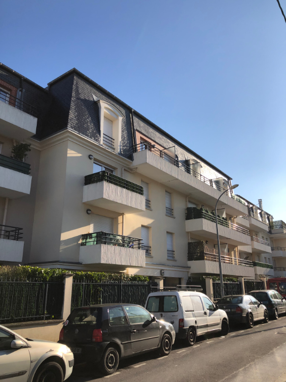 NOISY LE GRAND - STUDIO avec jardin privatif et PARKING