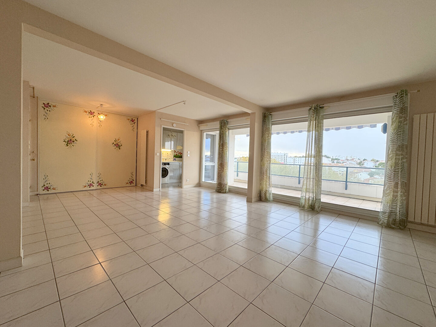 Photo ROYAN HYPER CENTRE/ MARCHE grand T2 image 3/6