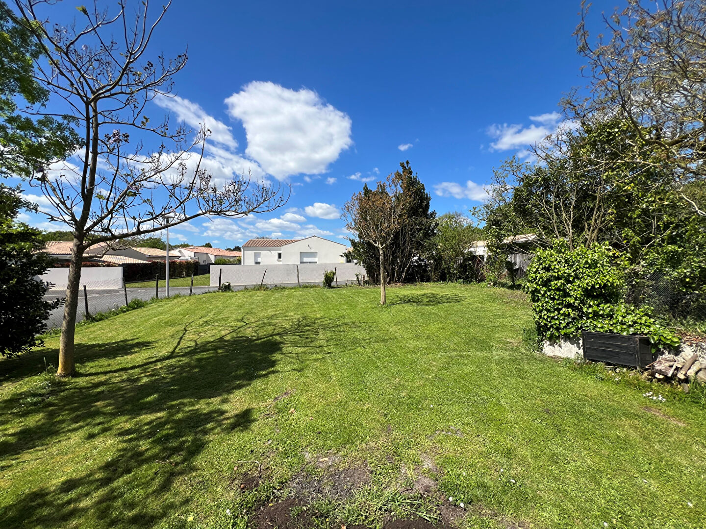 Photo À vendre - Terrain à bâtir viabilisé - Médis, aux portes de Royan image 1/1