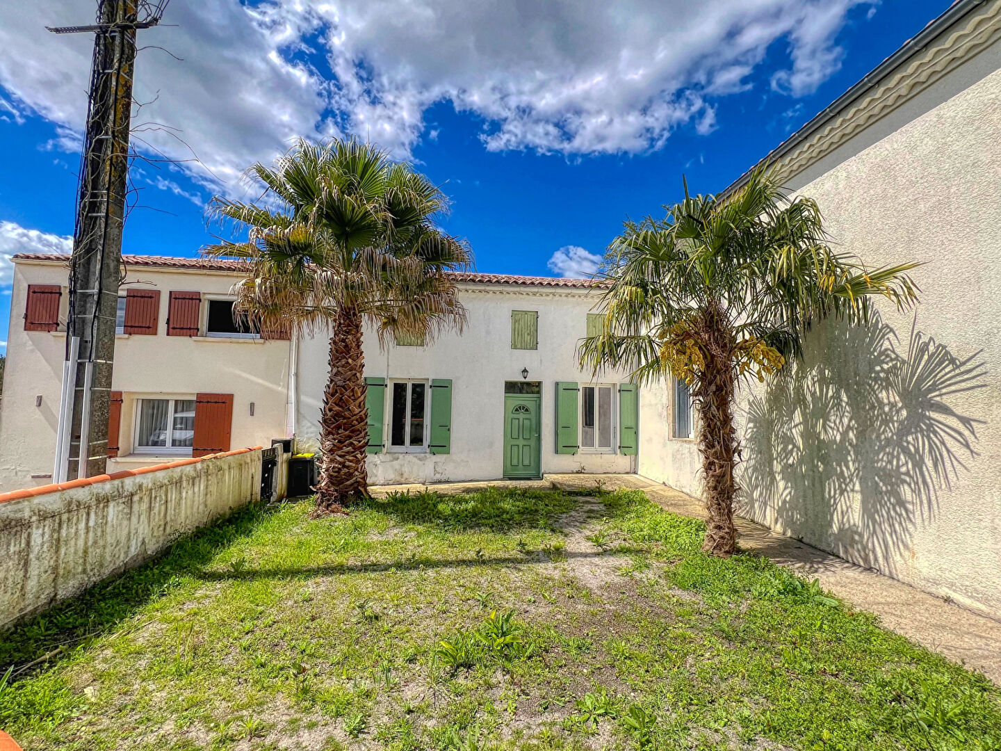 À vendre - Ensemble immobilier à rénover avec fort potentiel -Médis (proche Royan)