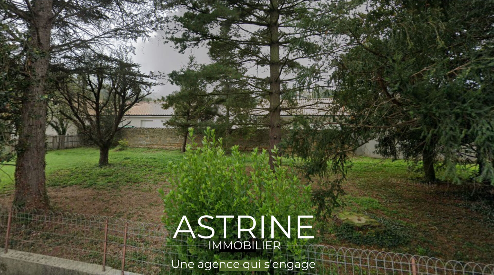 AUBERIVES SUR VAREZE TERRAIN 600m2 PLAT CLOS VIABILISÈ