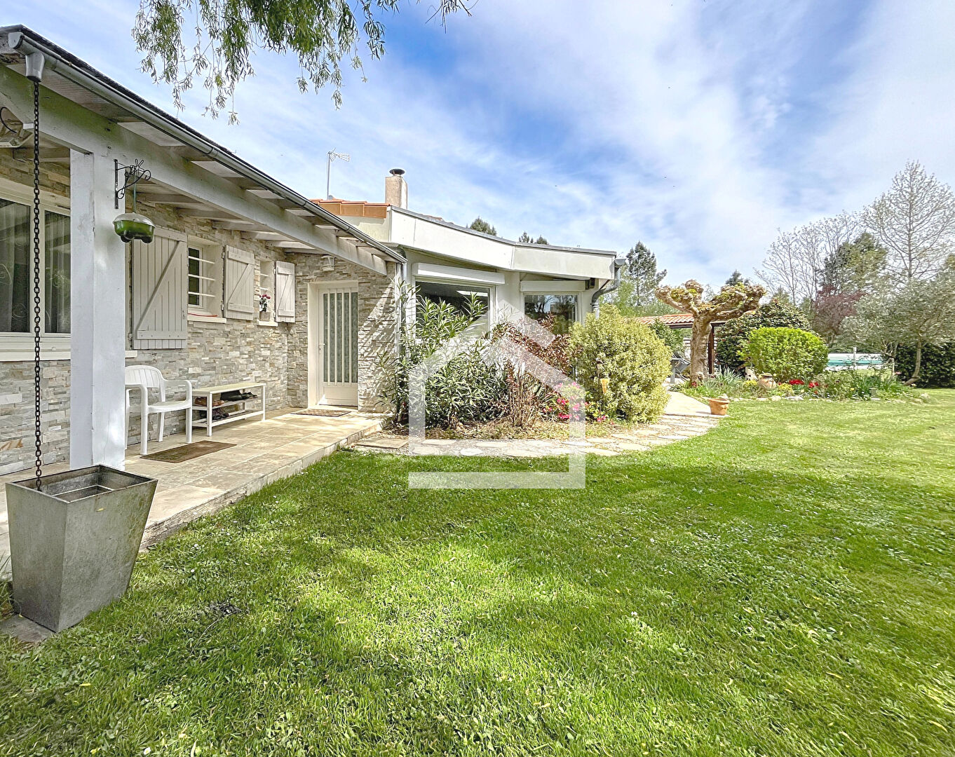 Photo ARSAC - DOMAINE PRIVÉ D'EXCEPTION - MAISON 183 M²  - PARC 5000 M²  - PISCINE 12X6, CHAUFFÉE. image 4/6