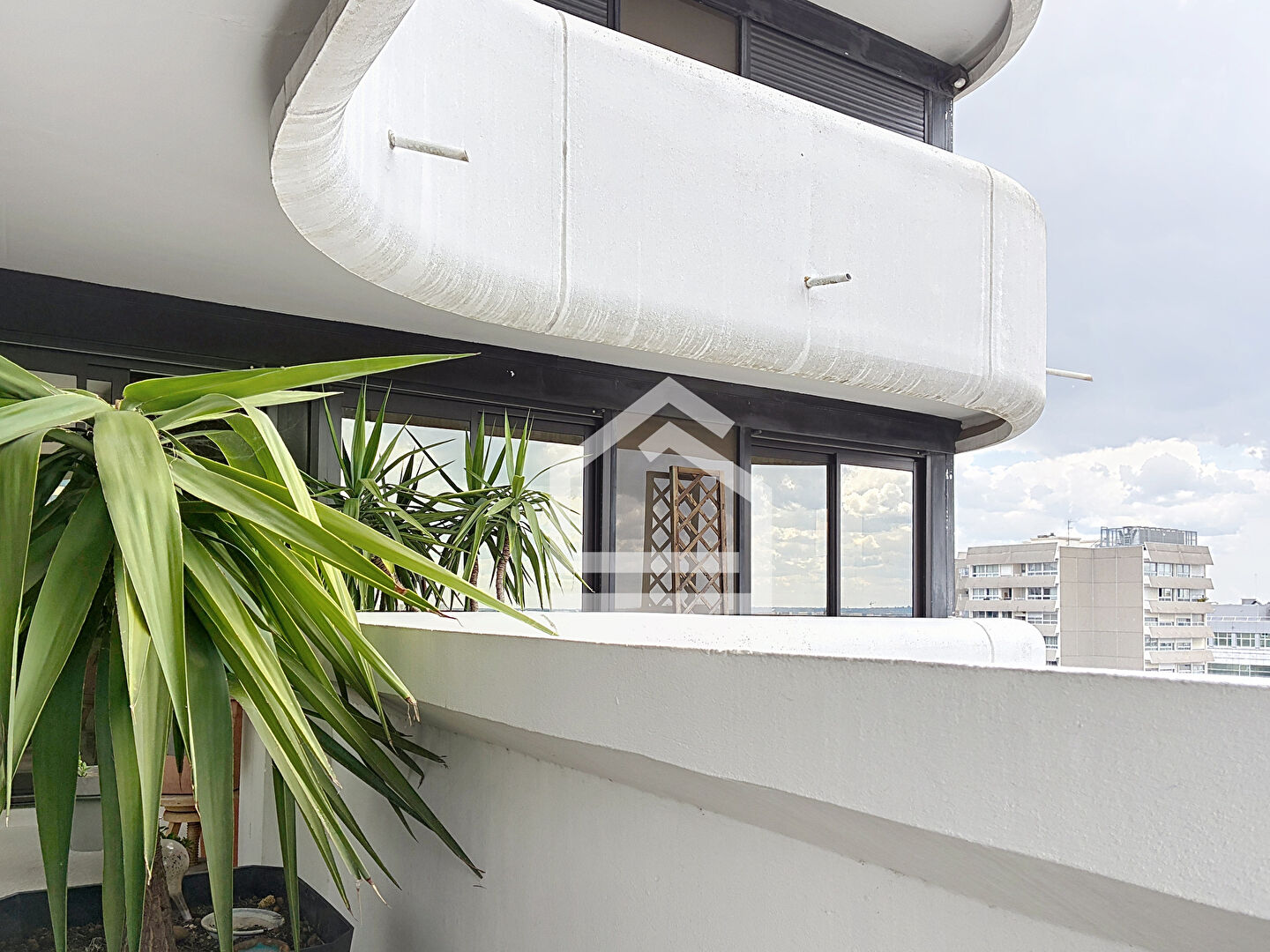 Bordeaux Mériadeck Appartement de 105 m2 avec extérieur et vues