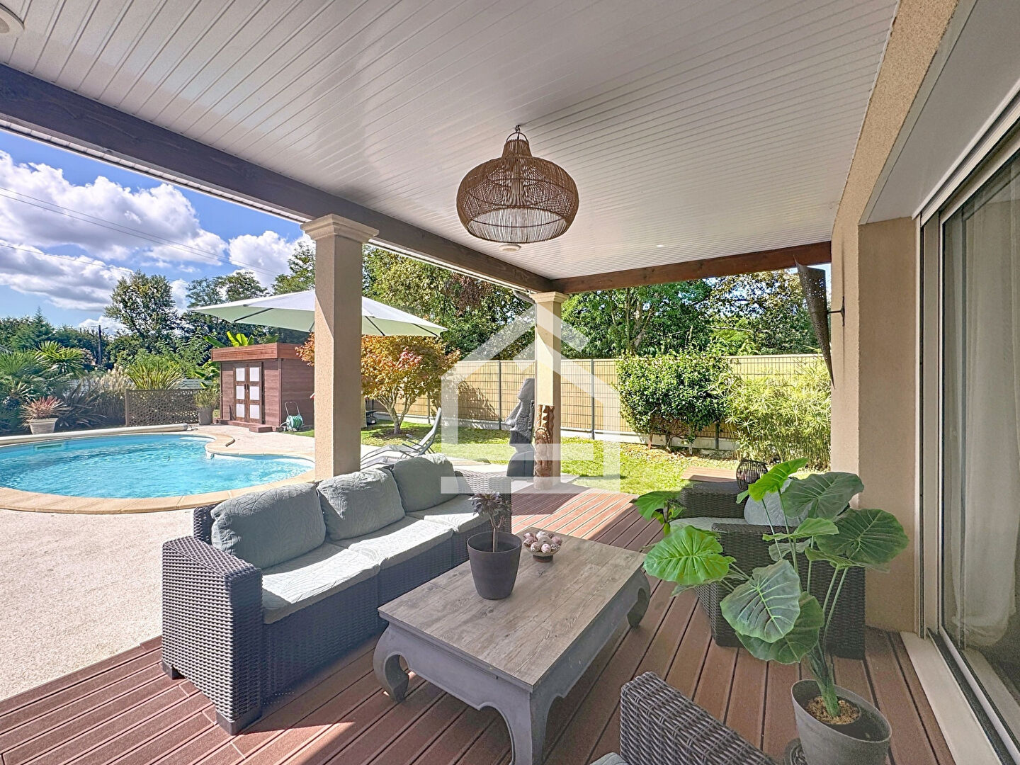 Photo Le Haillan - Maison de plain-pied de 139m² environ, 4 chambres avec piscine proche du parc Sainte-Christine. image 1/6