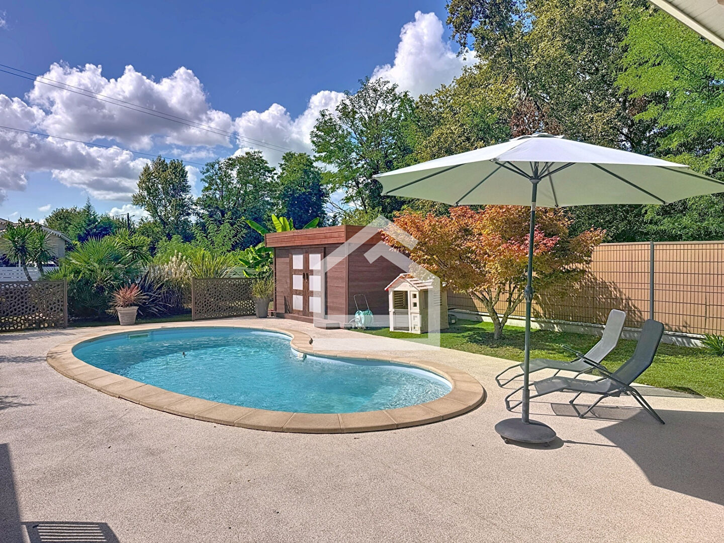 Photo Le Haillan - Maison de plain-pied de 139m² environ, 4 chambres avec piscine proche du parc Sainte-Christine. image 2/6