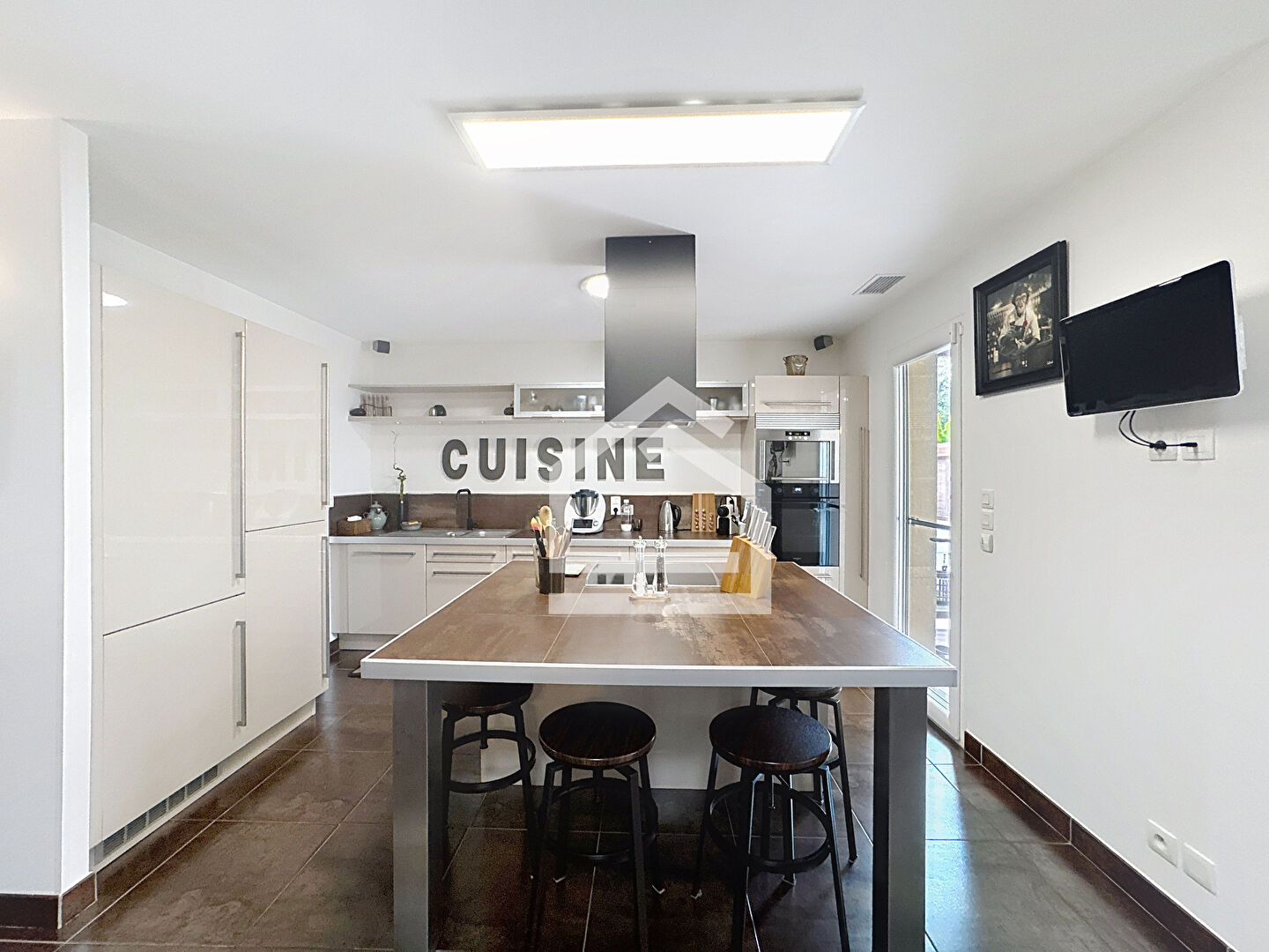 Photo Le Haillan - Maison de plain-pied de 139m² environ, 4 chambres avec piscine proche du parc Sainte-Christine. image 4/6