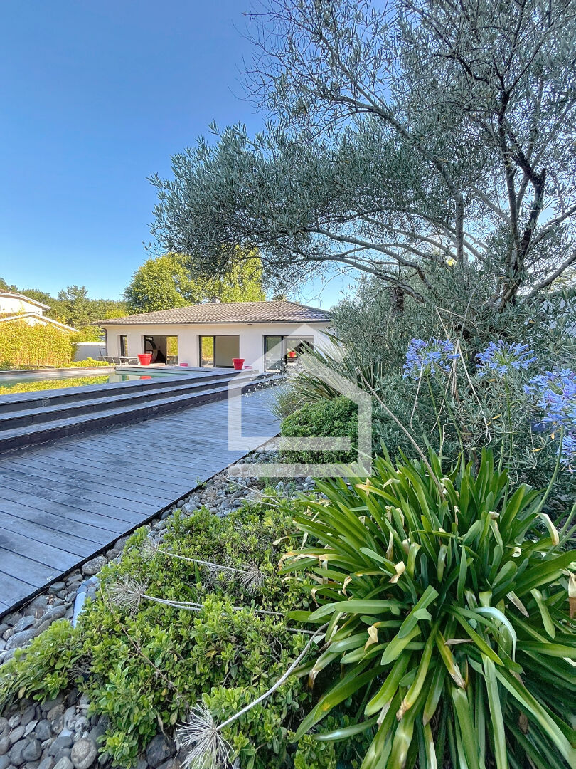 BLANQUEFORT,  Maison contemporaine, piscine intérieure, beau terrain