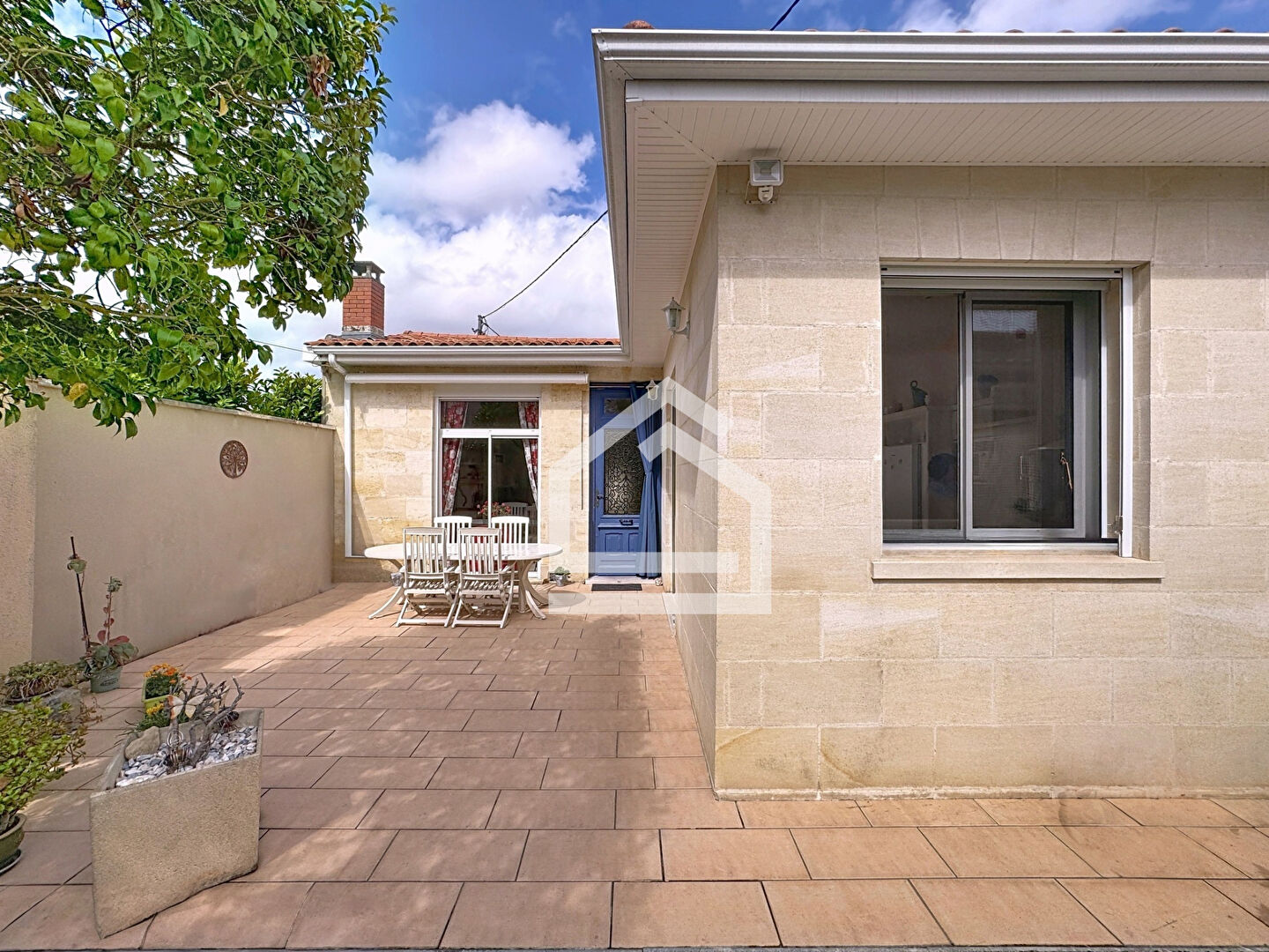 Photo Bordeaux Saint Augustin - Double Échoppe de plain-pied de 5 pièces avec jardin et garage. image 1/6