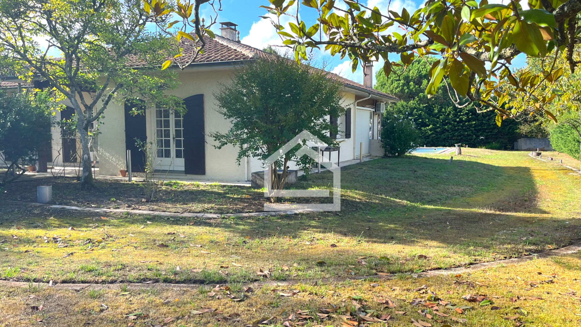 Blanquefort - Maison familiale de 160m2 Environ, Terrain de 2700m2 - Piscine