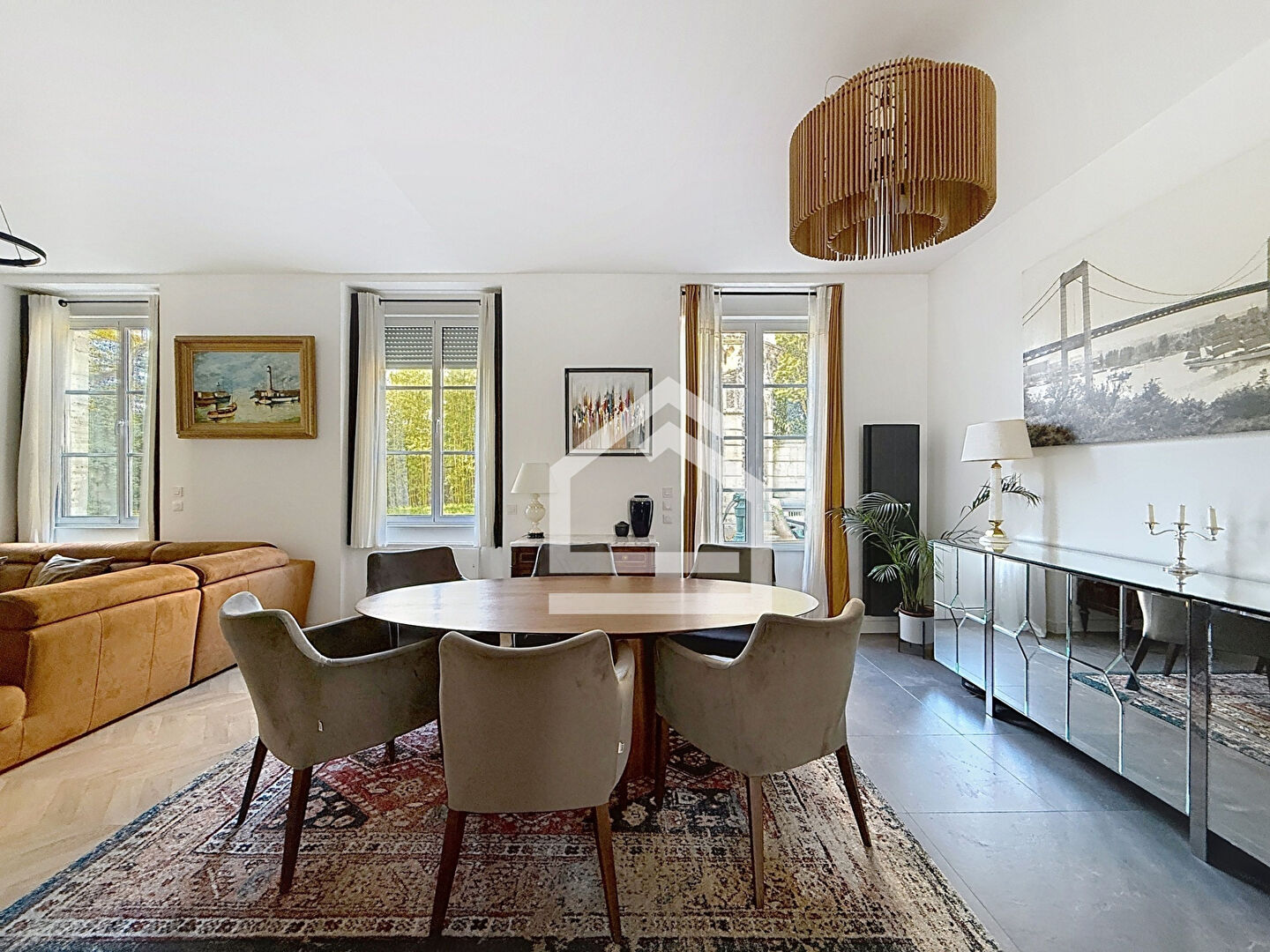 Bordeaux Quartier du Tondu - Appartement en rez-de-chaussée avec jardin privatif de 600 m² et garage.