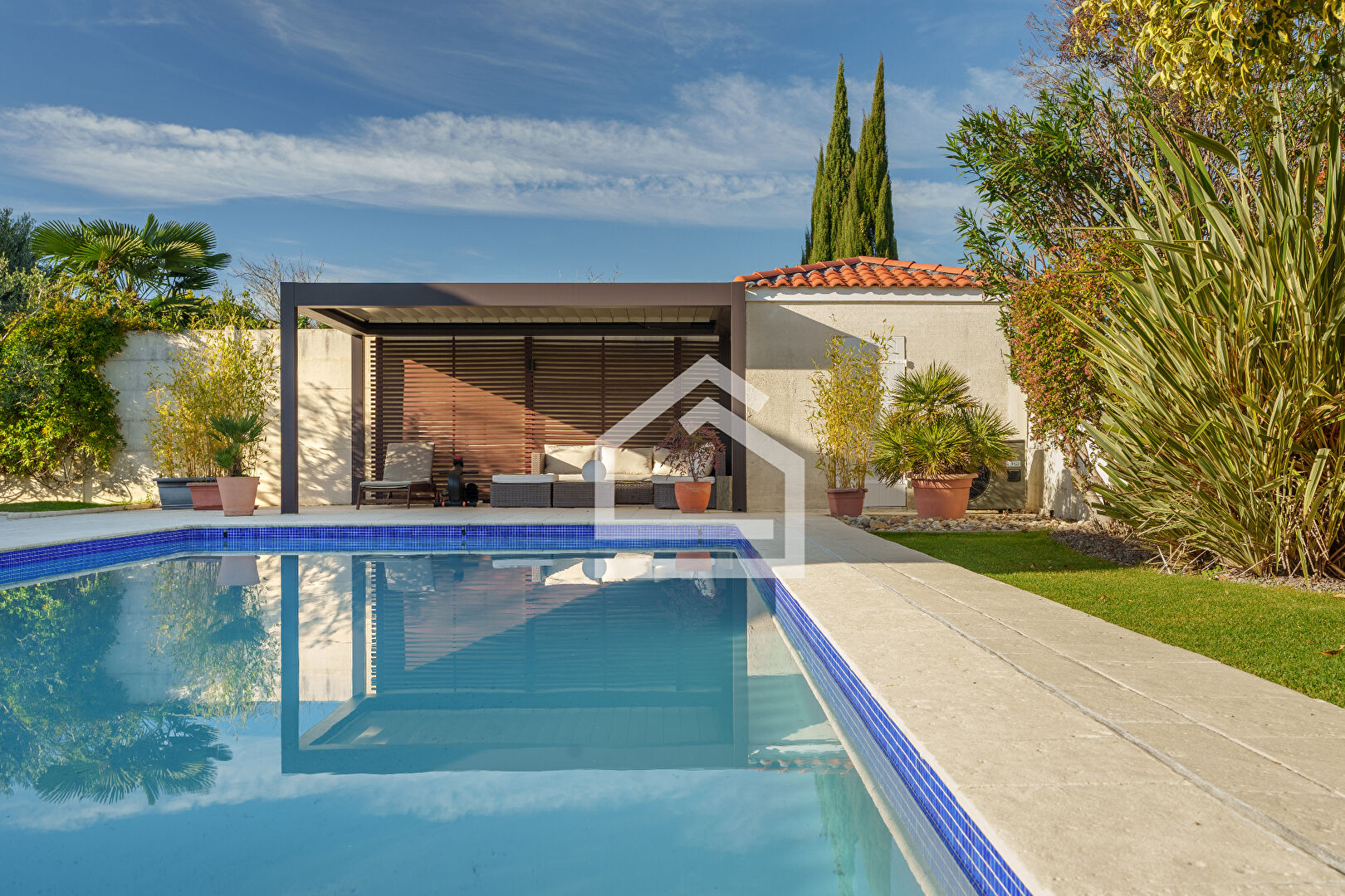 LE TAILLAN-MÉDOC, Belle maison familiale avec grande piscine, au calme.