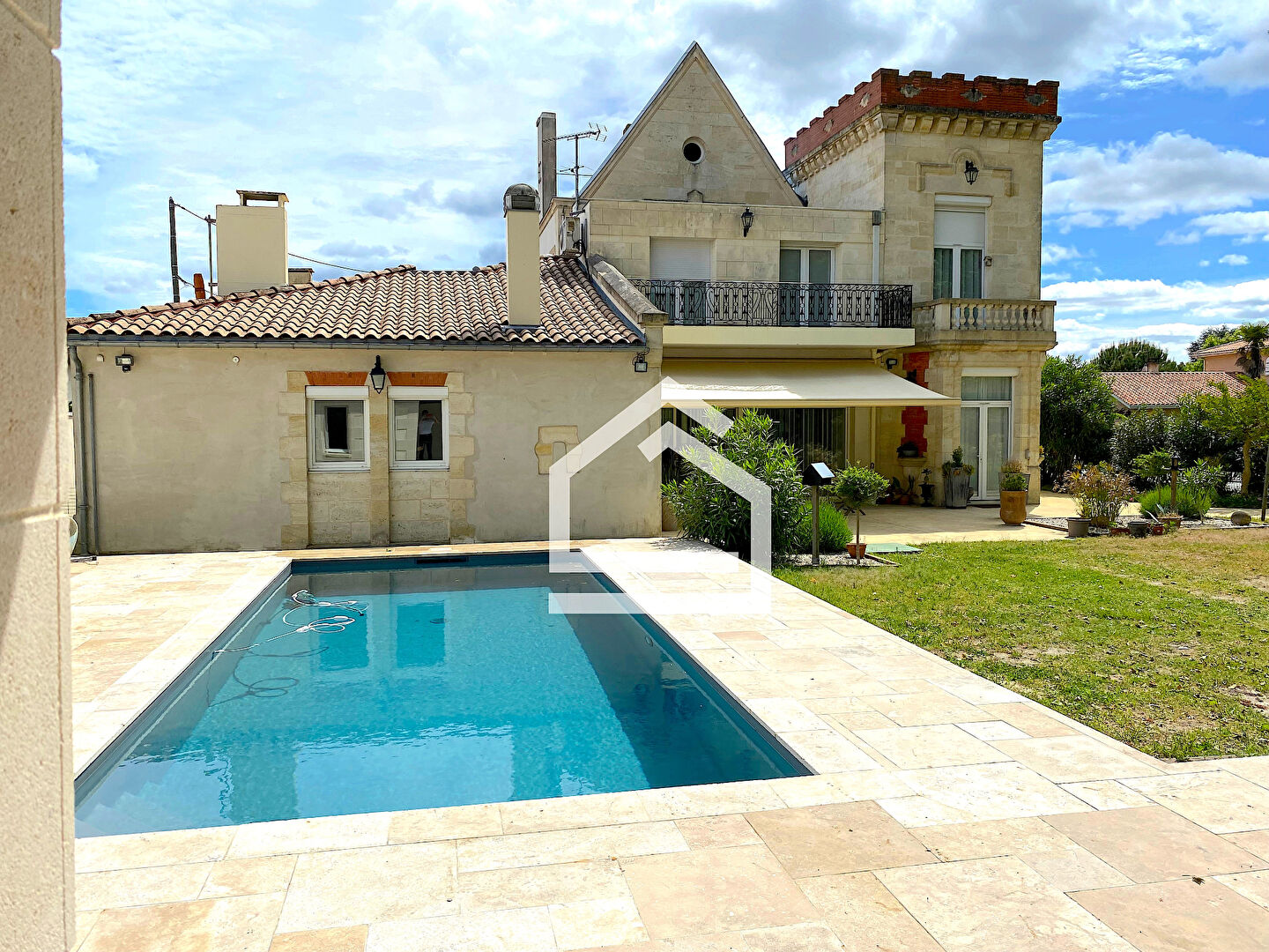 Photo BLANQUEFORT  - Maison de charme Historique avec sa dépendance et piscine. image 1/6