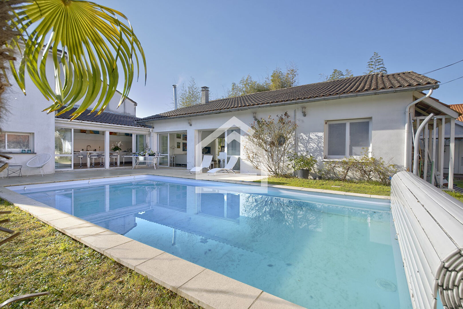 Photo Mérignac Arlac - Villa avec beaux potentiels au calme dans une impasse avec piscine et dépendance image 2/6