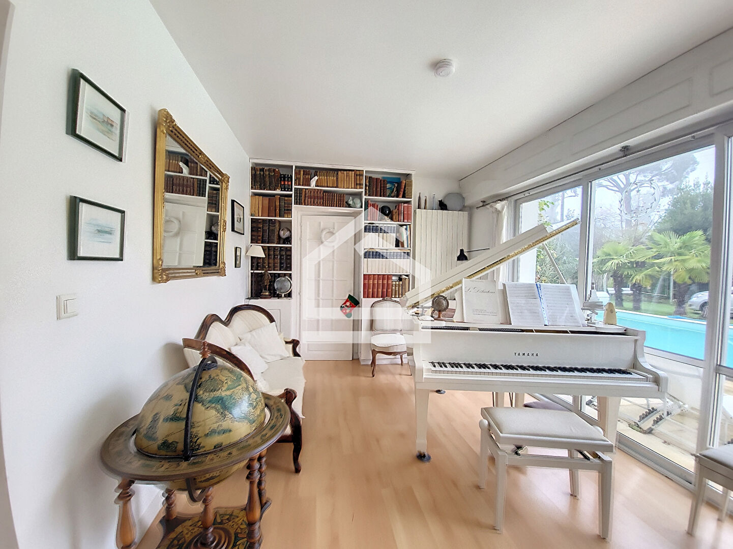 Photo Mérignac Arlac - Villa avec beaux potentiels au calme dans une impasse avec piscine et dépendance image 5/6