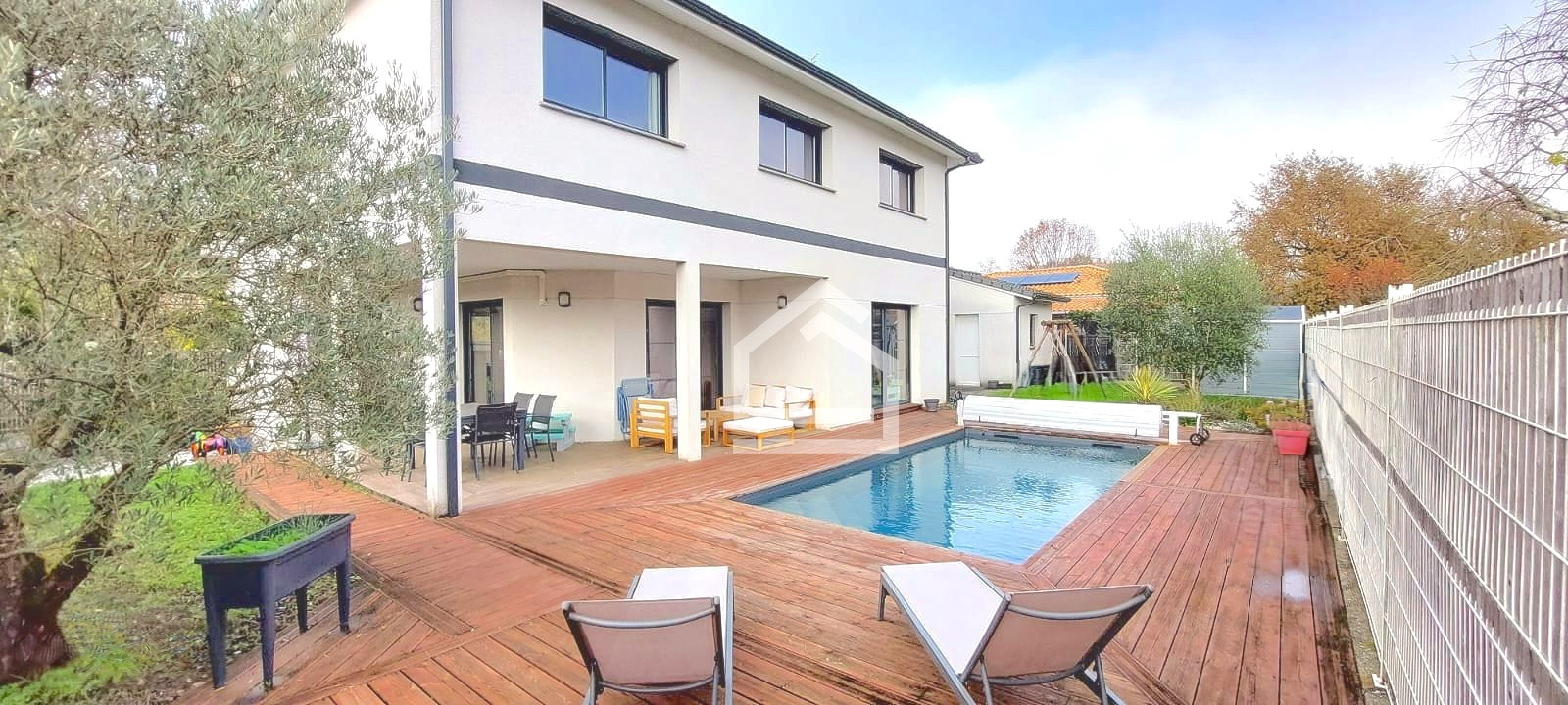 LE TAILLAN-MÉDOC Maison contemporaine avec piscine