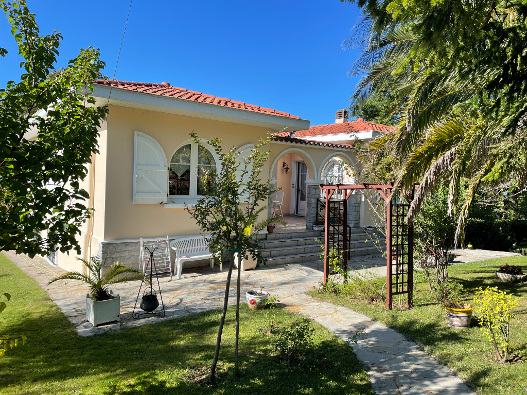 Photo Charme andalou, Spacieuse maison familiale avec cheminée, terrasse et jardin image 2/6