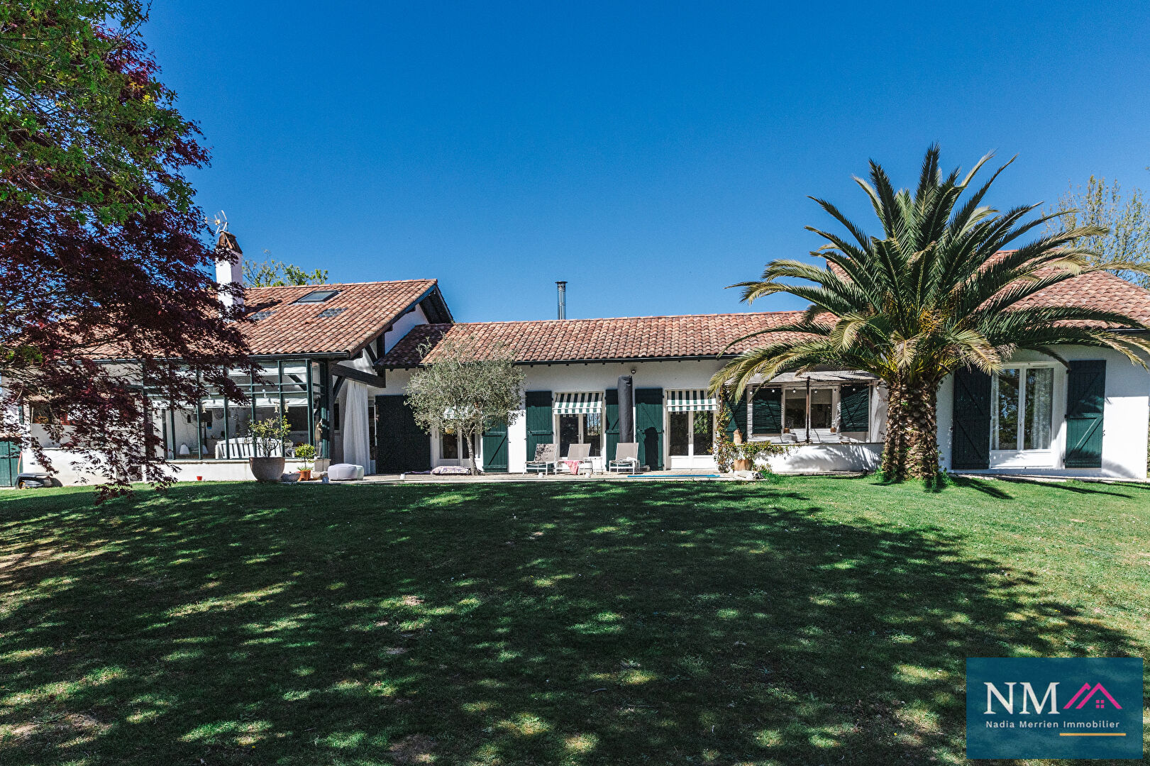 Photo Demeure familiale 9 pièce(s) 225.5 m2 image 2/6