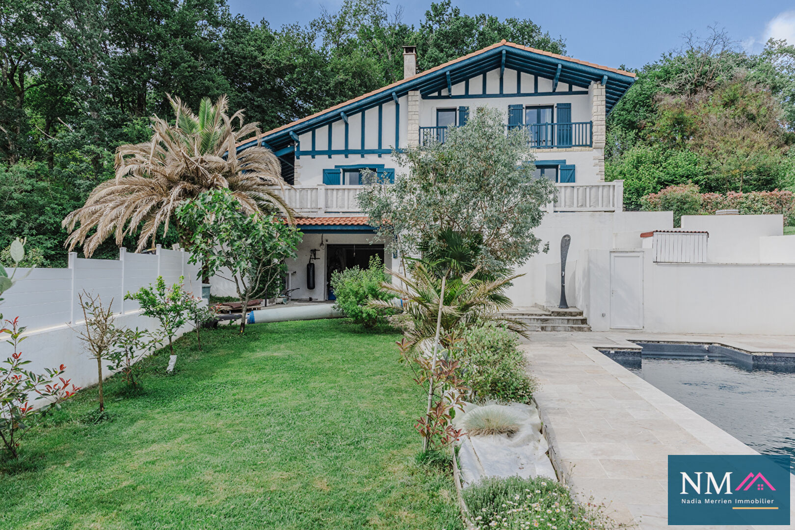 Maison familiale au calme avec piscine et grand terrain