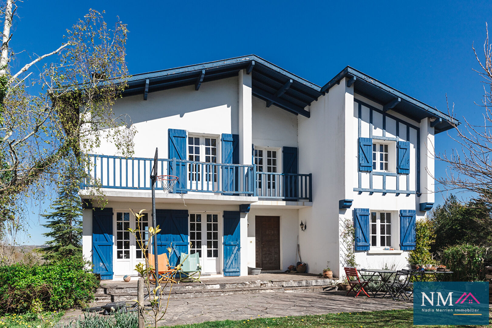 Maison basque familiale avec piscine