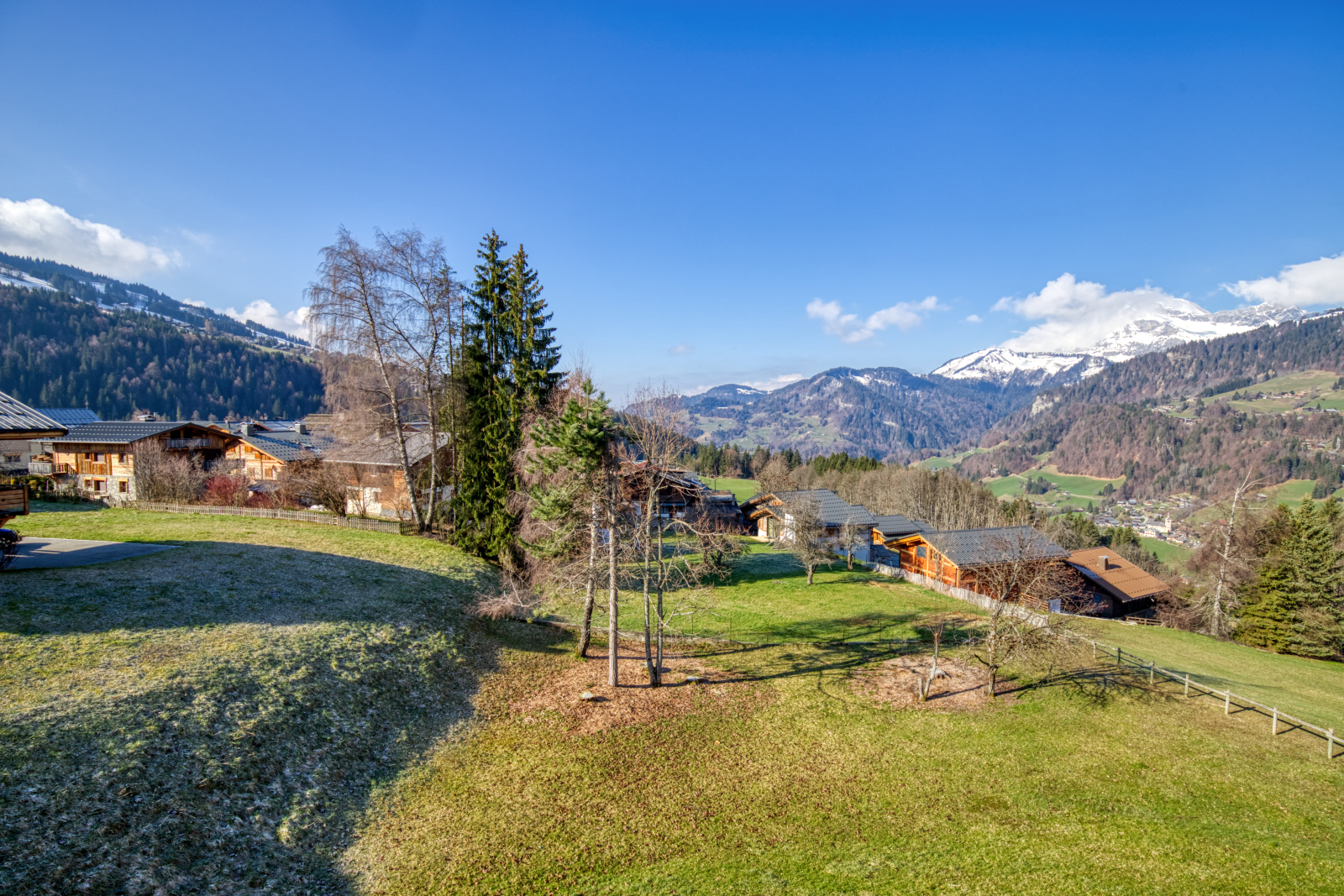 GRAND SEJOUR AVEC POUTRES APPARENTES