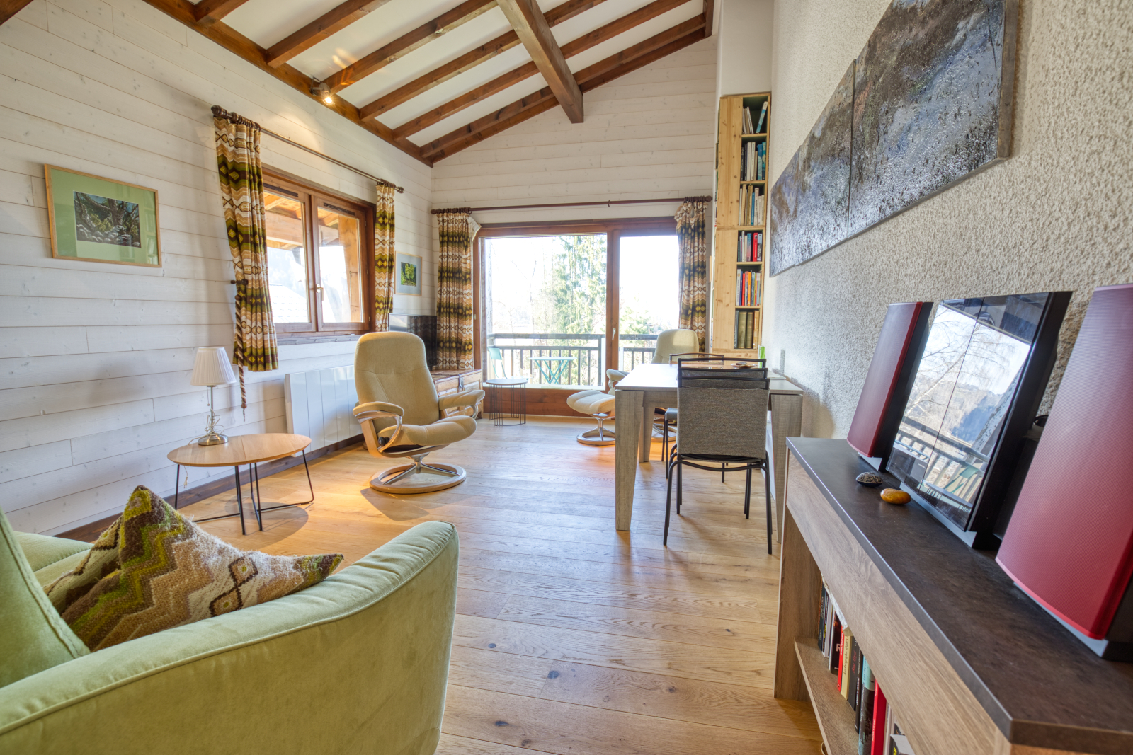 Photo GRAND SEJOUR AVEC POUTRES APPARENTES image 2/6