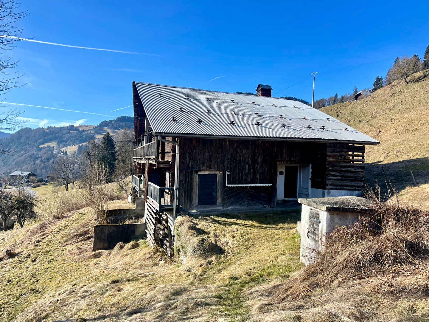 Photo SPLENDIDE DOMAINE COMPOSE D'UNE FERME AUTHENTIQUE ET SES NOMBREUSES DEPENDANCES image 2/6