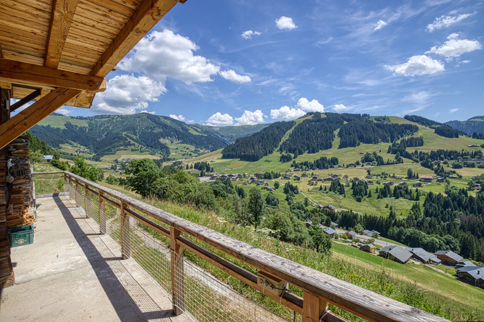 
CHALET EXPOSITION SUD SUPERBE VUE MONTAGNES
