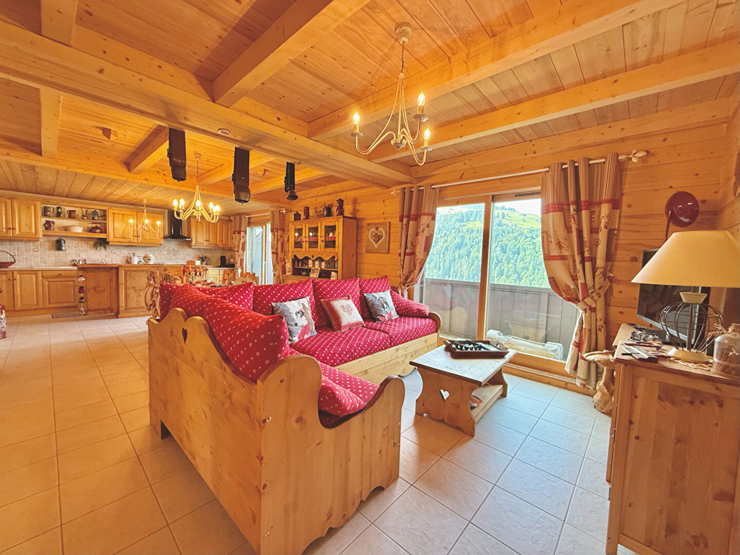 Photo APAPRTEMENT 3 CHAMBRES AVEC TERRASSE  ET VUE MONTAGNES image 2/6