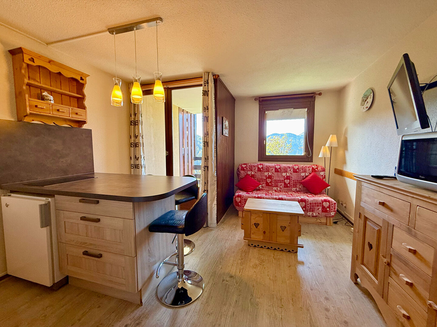 Photo AGREABLE STUDIO CABINE AVEC VUE DEGAGEE image 1/6