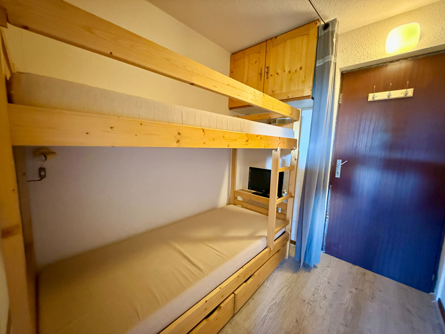 Photo AGREABLE STUDIO CABINE AVEC VUE DEGAGEE image 6/6