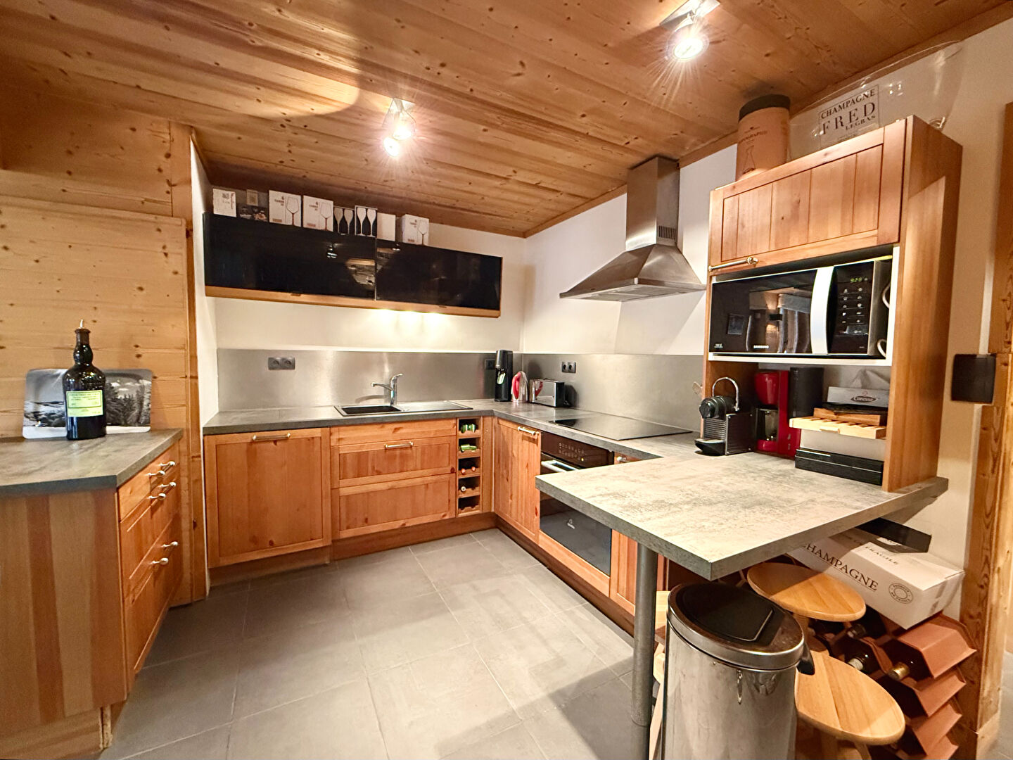 Photo EMPLACEMENT NUMERO 1 POUR CET APPARTEMENT DEUX CHAMBRES image 5/6