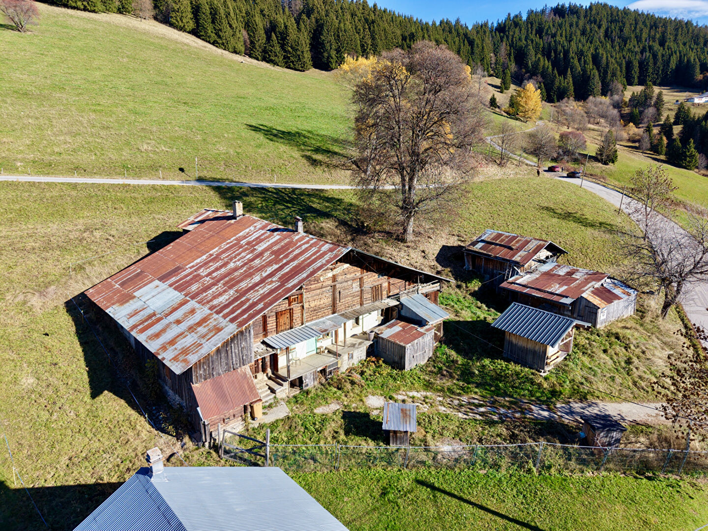 Photo FORT POTENTIEL POUR CETTE FERME A RENOVER image 1/6