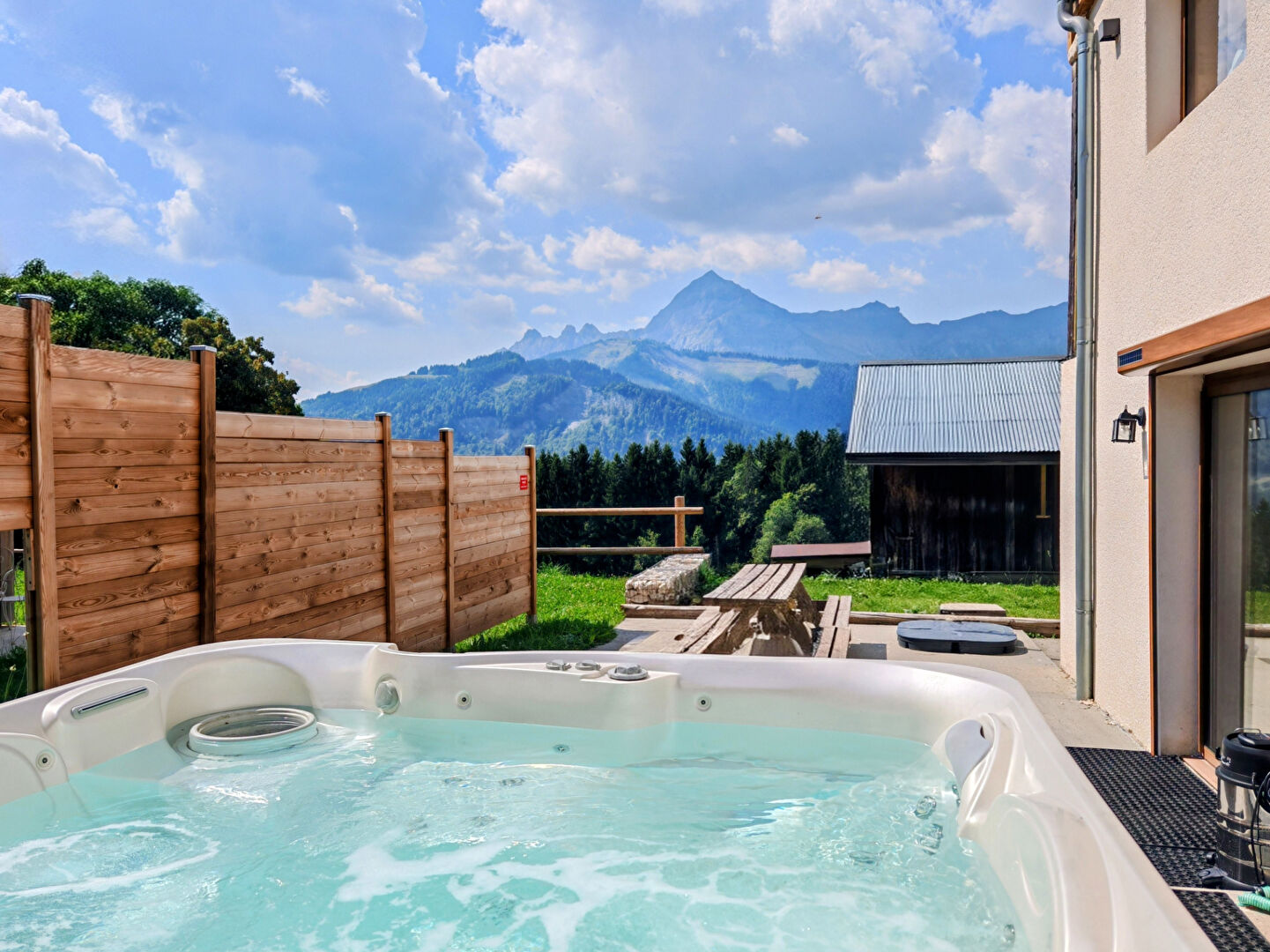 Photo CHALET FAMILIAL FACE AU MONT CHARVIN image 4/6