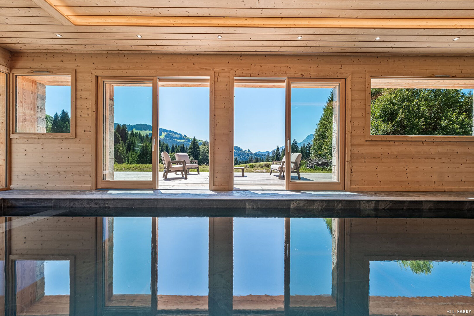 
DOMAINE D'EXCEPTION FACE AU MONT CHARVIN
