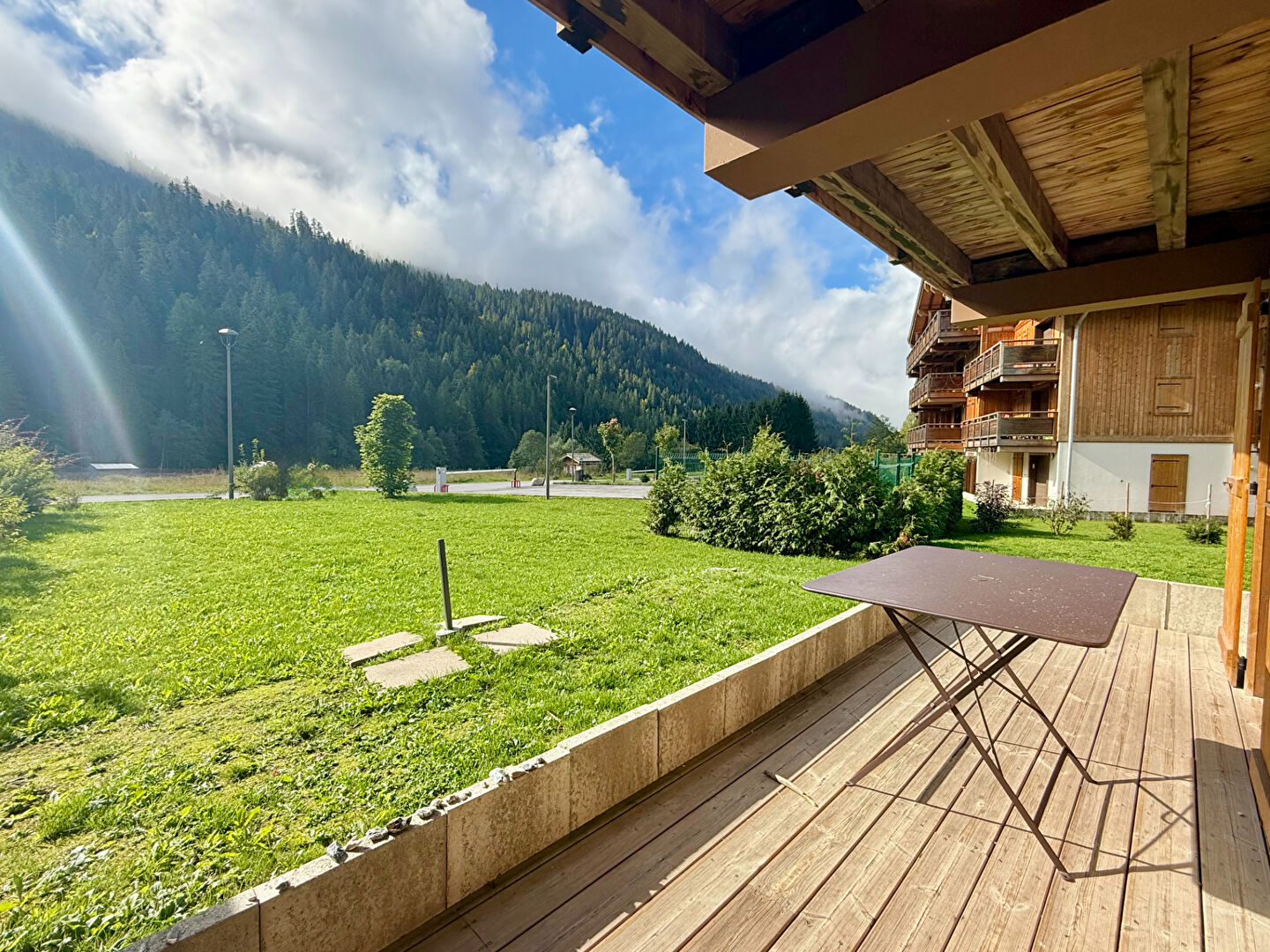 Photo JARDIN ET TERRASSE AU PIED DES PISTES image 2/6