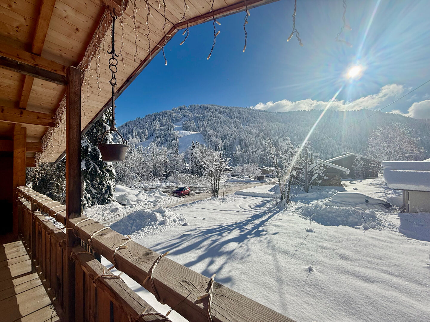 
CHALET AVEC MAZOT AU COEUR D'UN HAMEAU TYPIQUEMENT SAVOYARD
