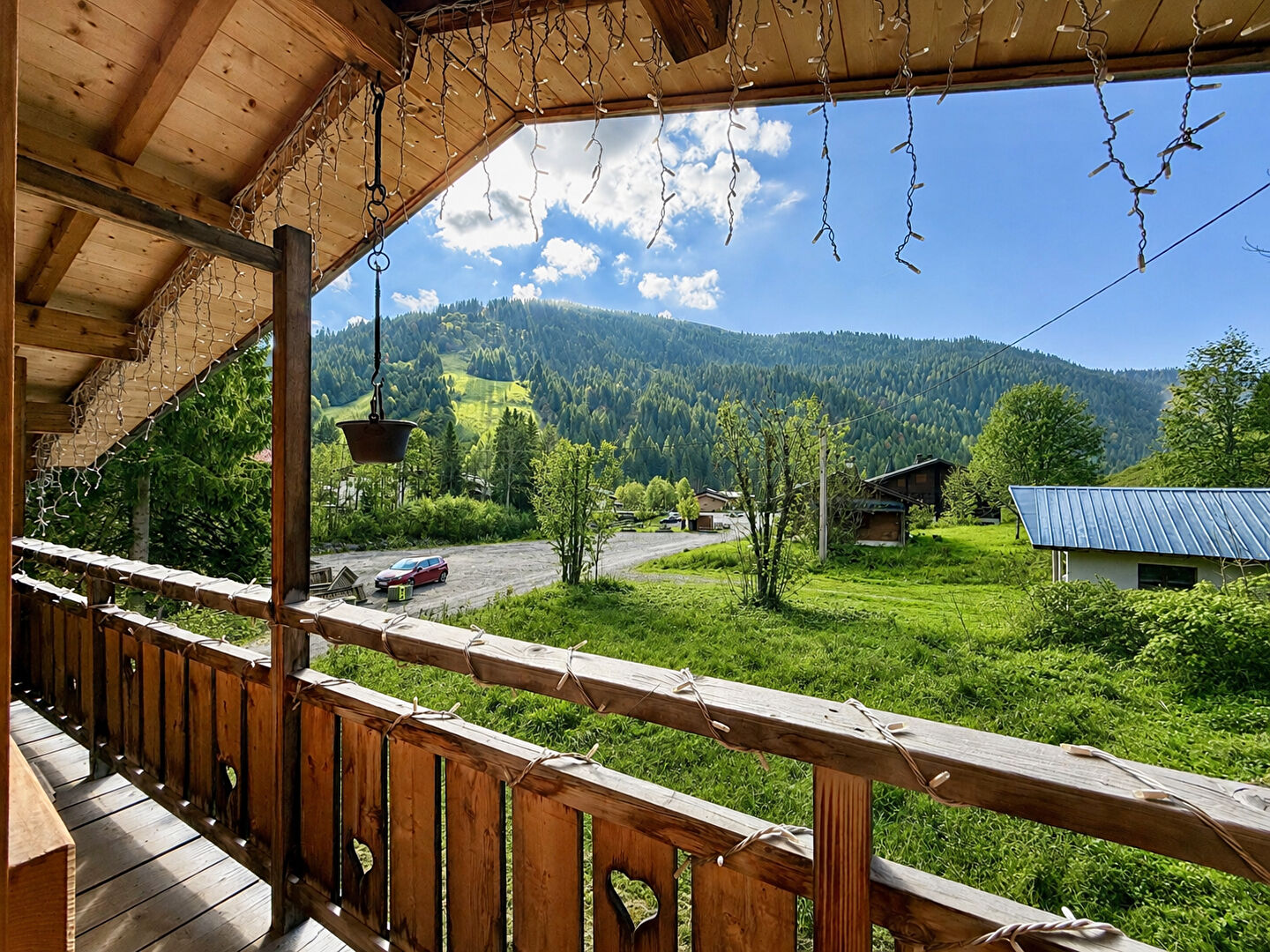 
CHALET AVEC MAZOT AU COEUR D'UN HAMEAU TYPIQUEMENT SAVOYARD
