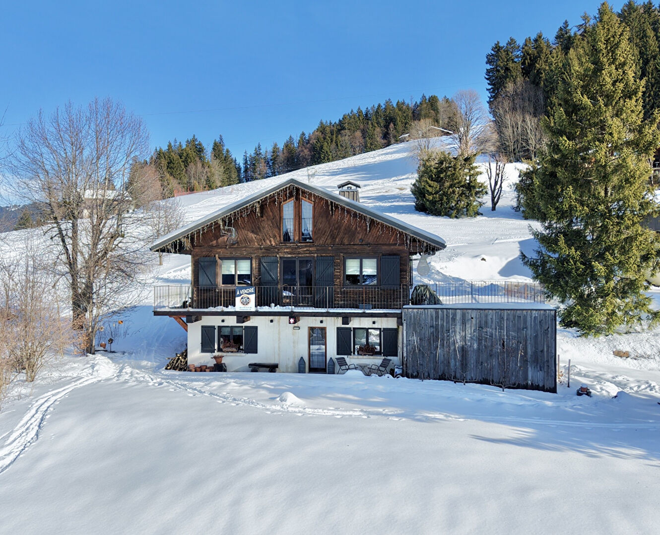 
CHALET DE CHARME FACE AU MONT CHARVIN
