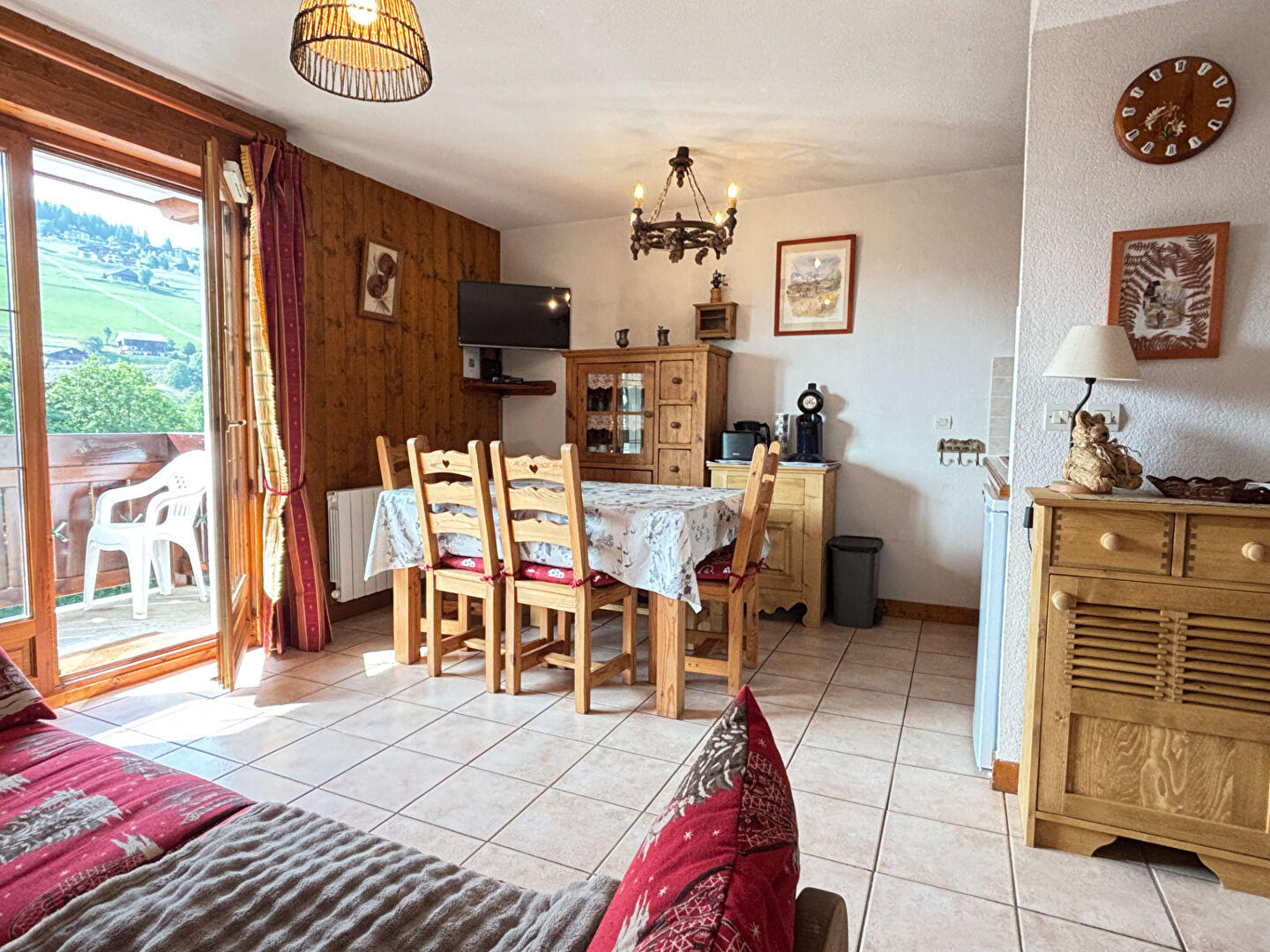 
DEUX CHAMBRES AU PIED DES PISTES
